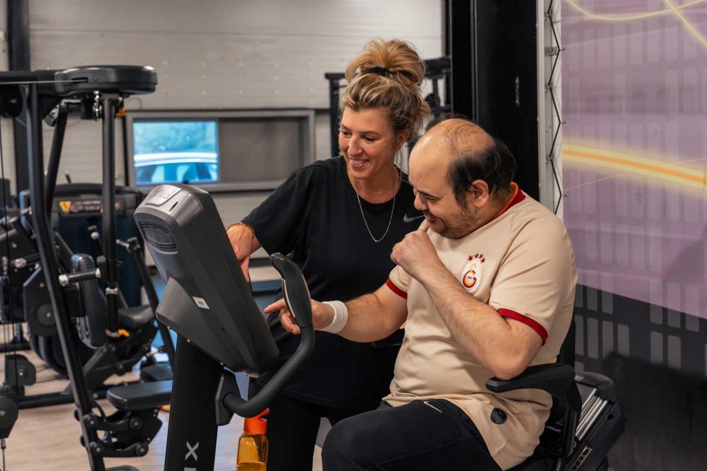 gehandicapten helpen sporten